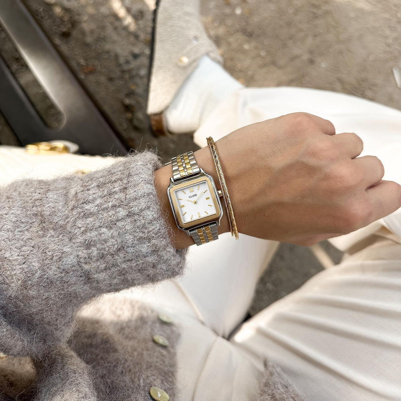 Gracieuse Petite Montre en Acier, Bicolore