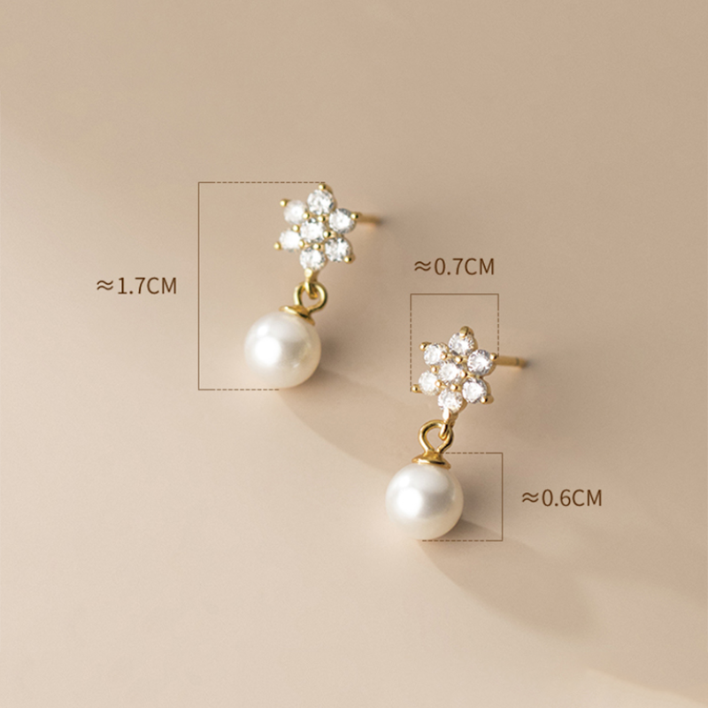 Flower Pearl Stud Earrings