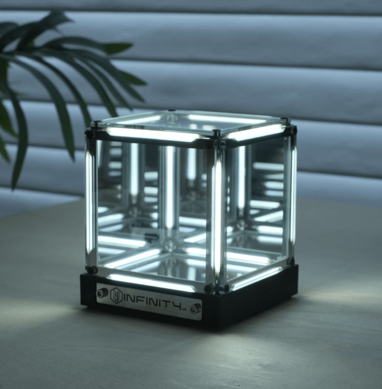 Lumière Ambiante Cyberpunk – Lampe de Bureau "Trou Noir 4D" avec Éclat LED