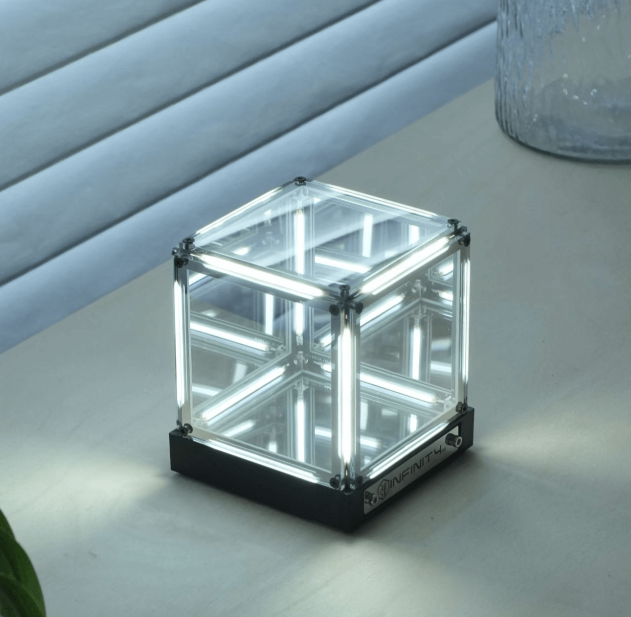 Lumière Ambiante Cyberpunk – Lampe de Bureau "Trou Noir 4D" avec Éclat LED