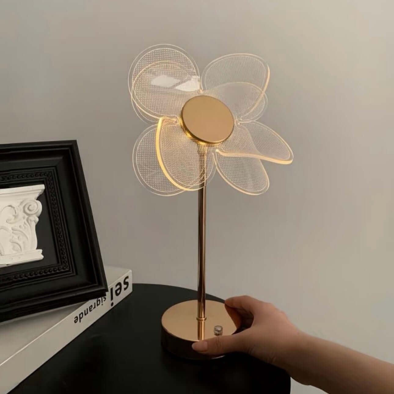 Lampe de Table Nordic Clover – LED Rechargeable avec Dimming Tactile