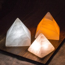 Lampe de Nuit LED en Pyramide de Gypse – Mini Lampe Ambiante de Chevet