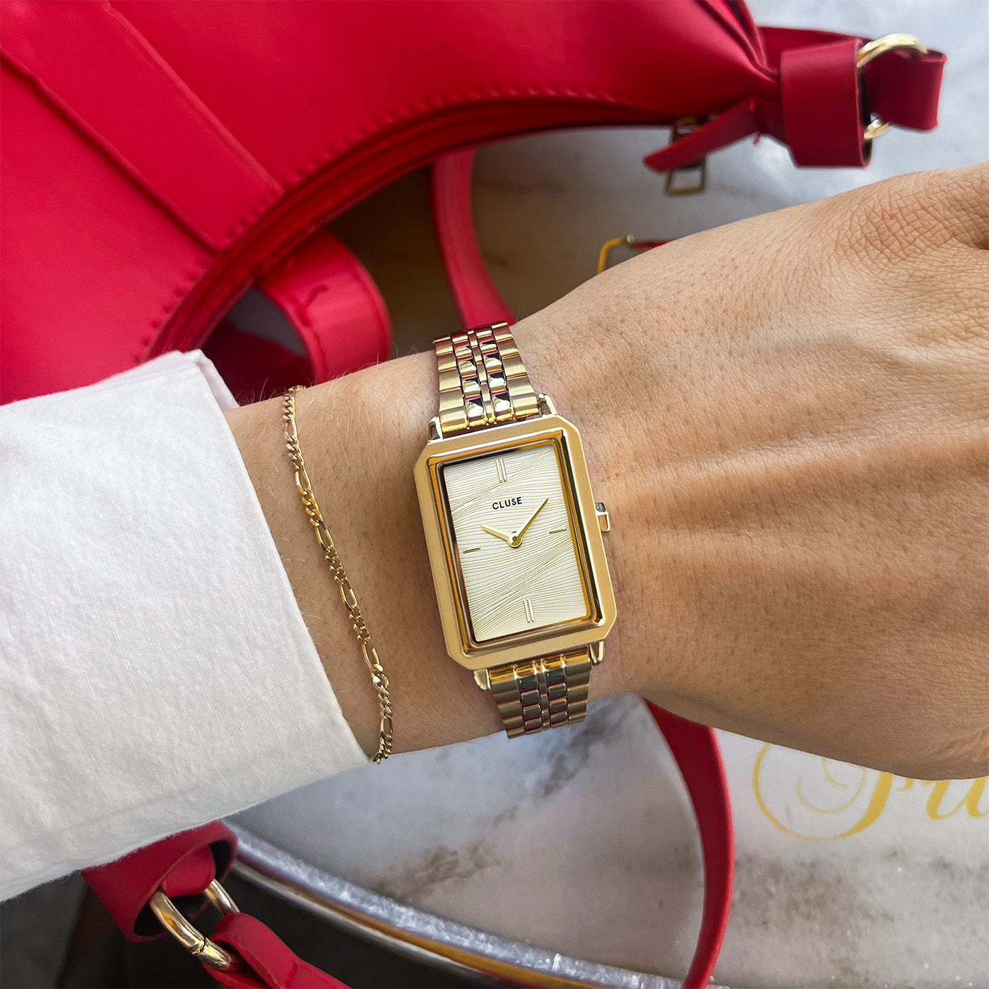 Montre Fluette Acier, Texture Sable Couleur Or Plein