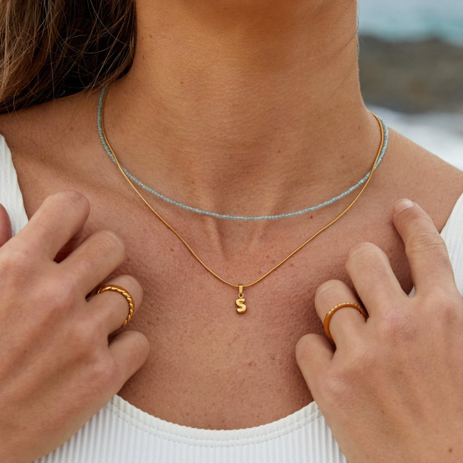 Collier en lettres bulle sophistiqué