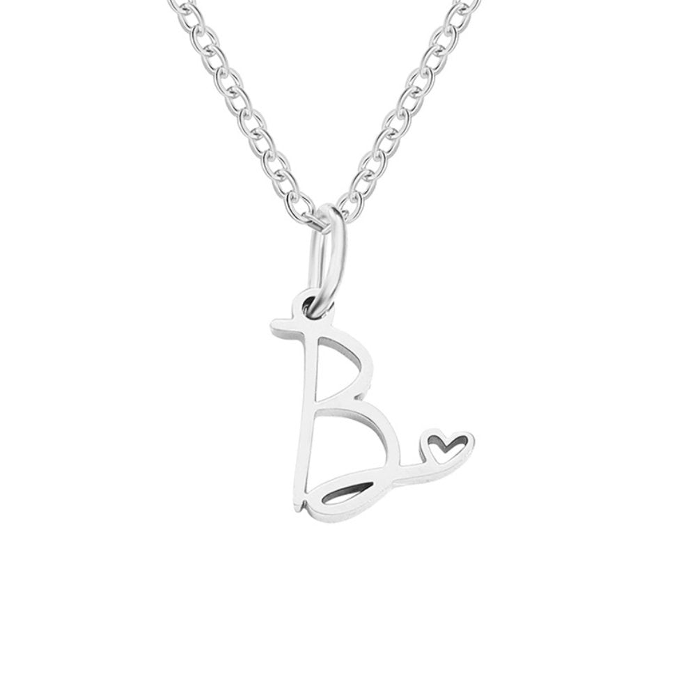 Collier en argent en forme de cœur avec initiale