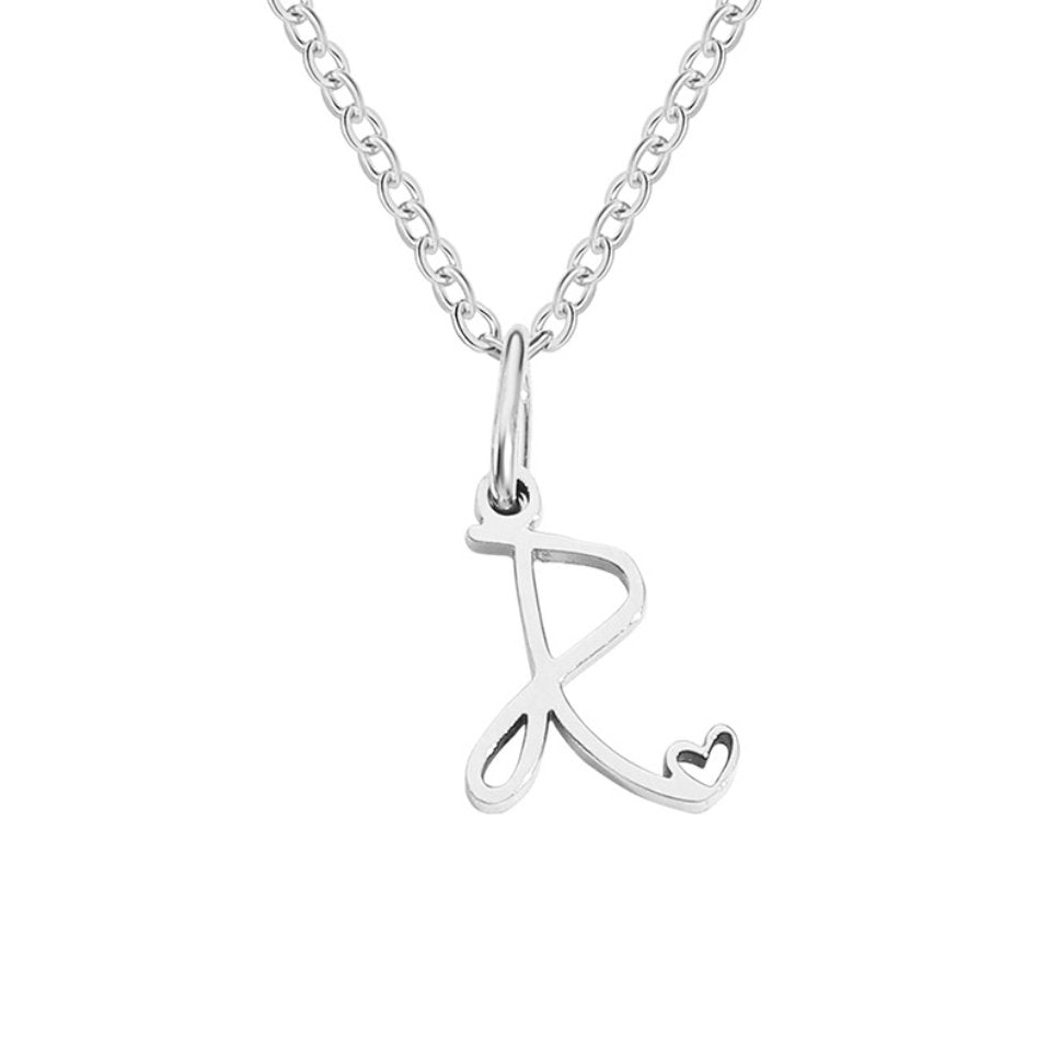 Collier en argent en forme de cœur avec initiale