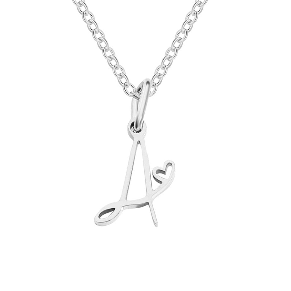 Collier en argent en forme de cœur avec initiale