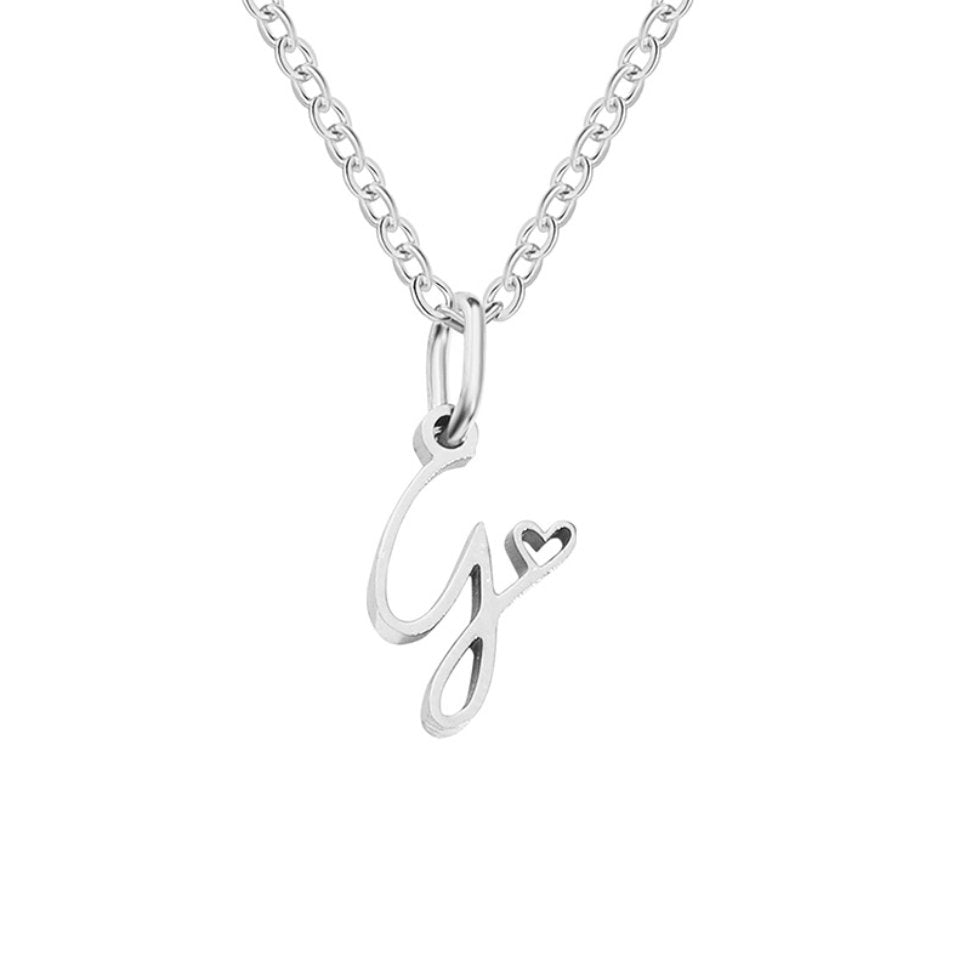 Collier en argent en forme de cœur avec initiale
