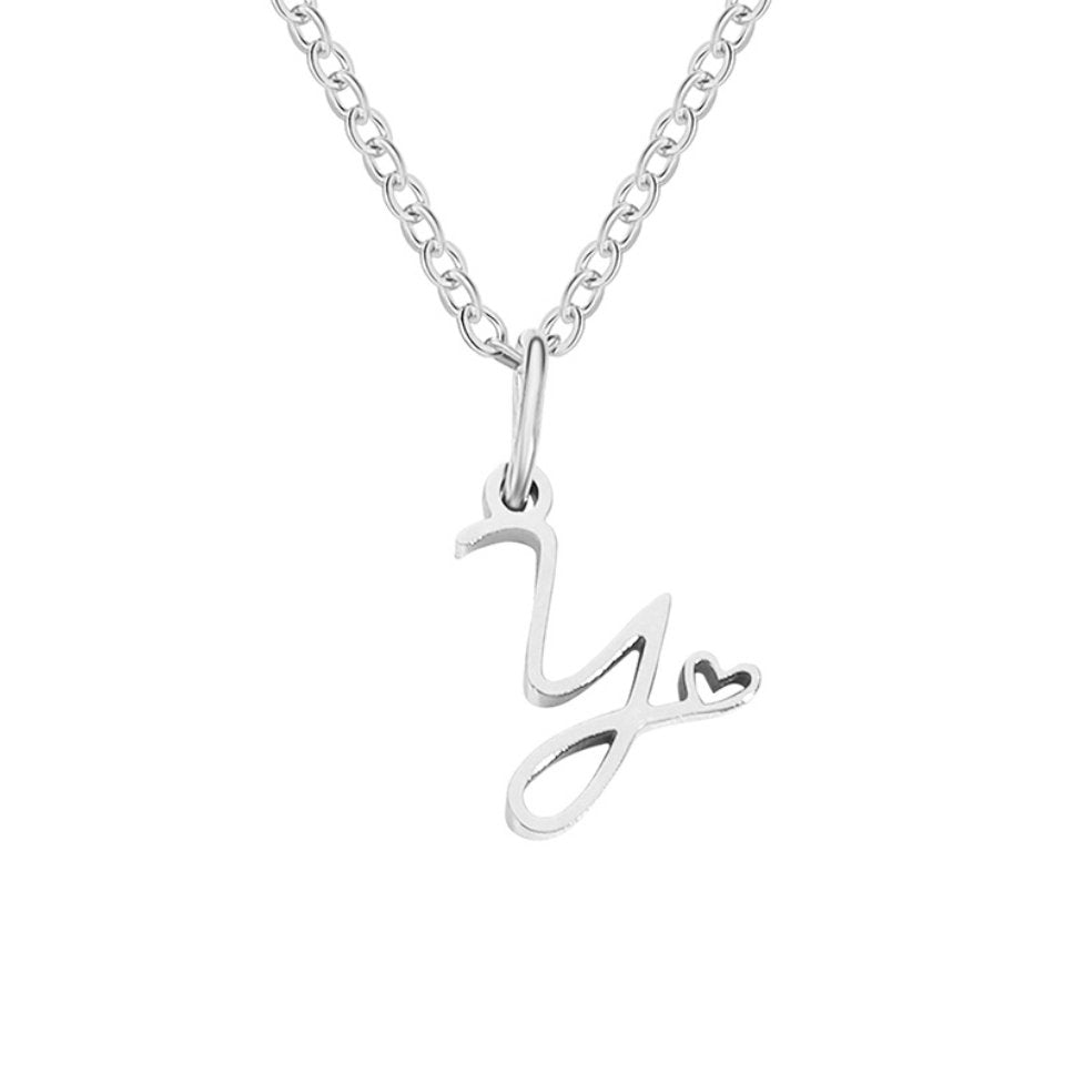 Collier en argent en forme de cœur avec initiale