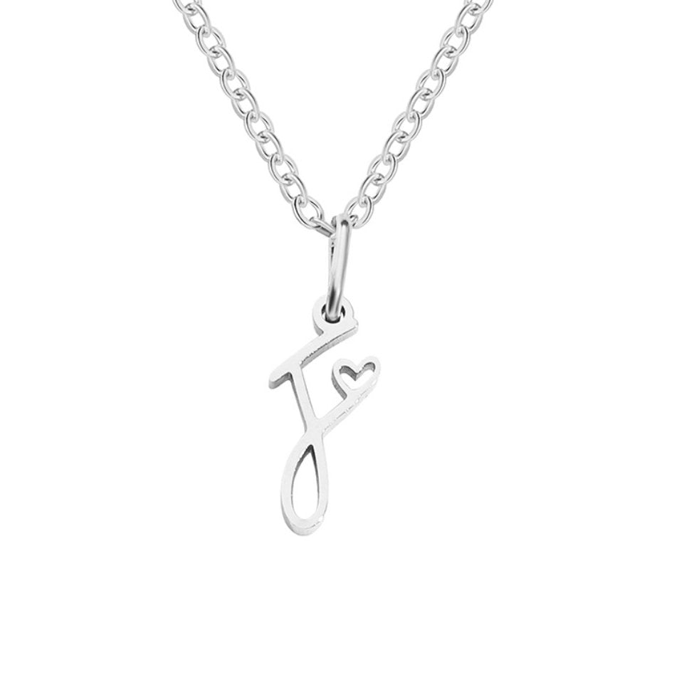 Collier en argent en forme de cœur avec initiale