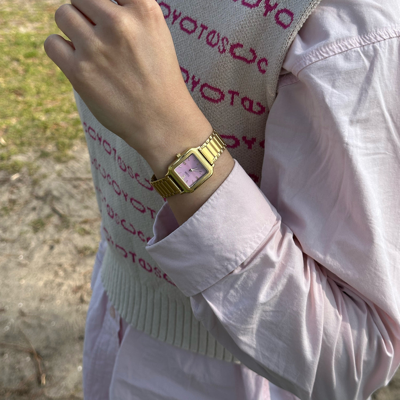 Gracieuse Petite Montre en Acier, Rose Mauve, Couleur Or
