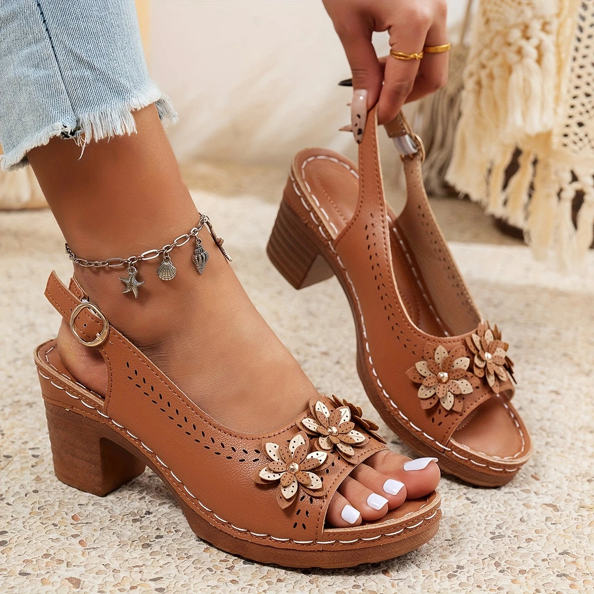 DIANA | SANDALES À TALONS ÉPAIS STYLÉES