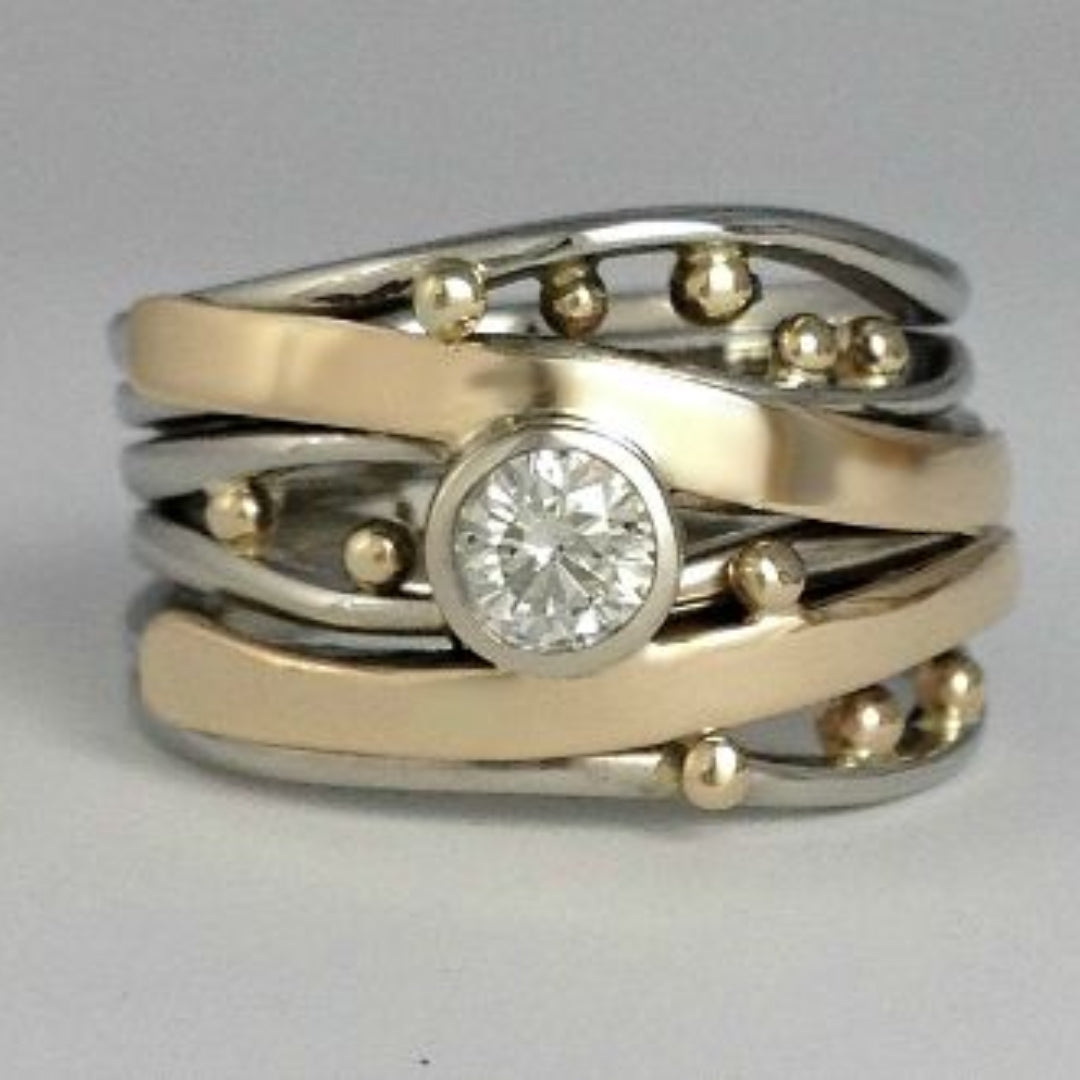 Detailed Vintage Gold Inlaid Zirconia Ring