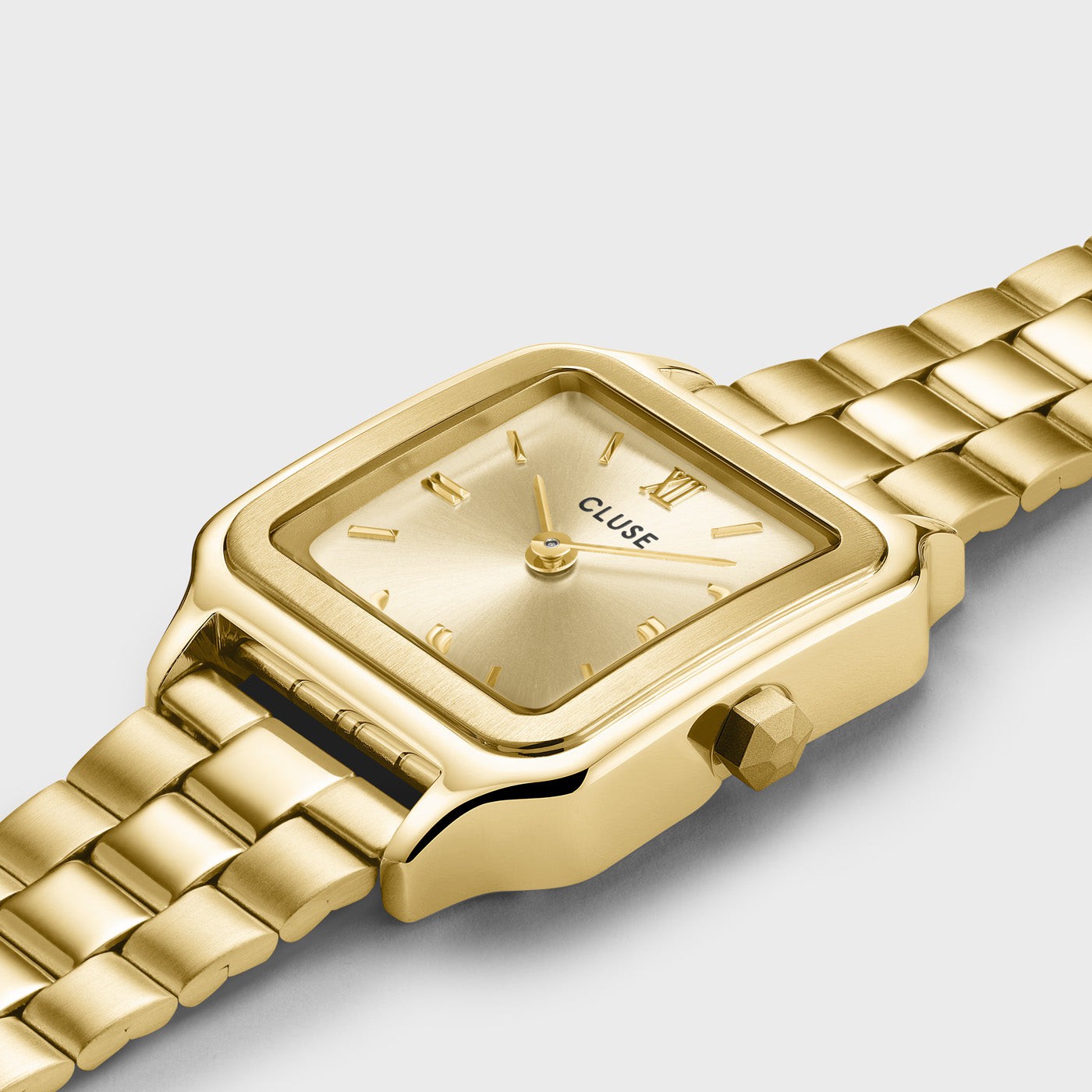 Gracieuse Petite Montre en Acier, Couleur Or Plein
