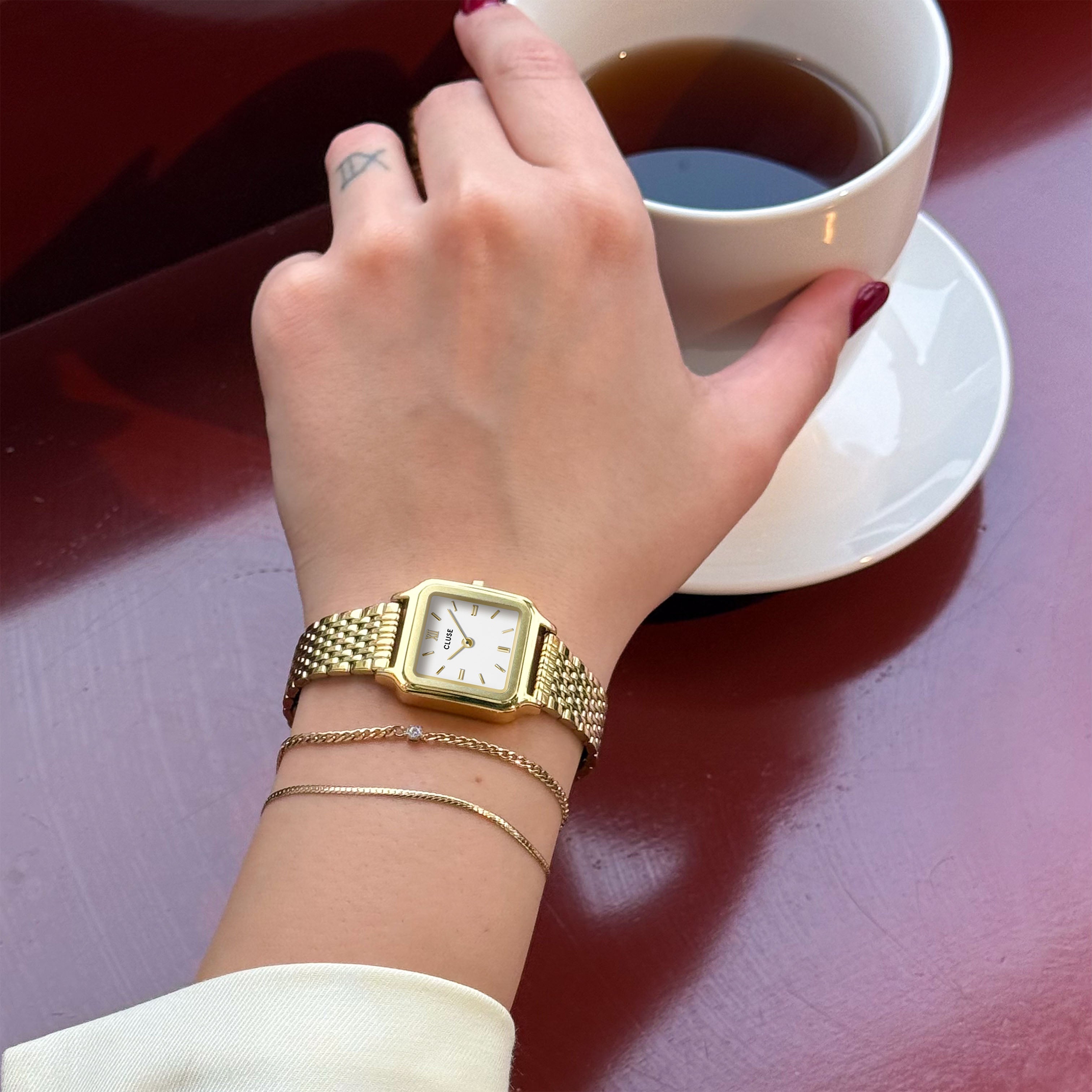 Montre Petite Gracieuse en Acier, Couleur Blanche et Dorée