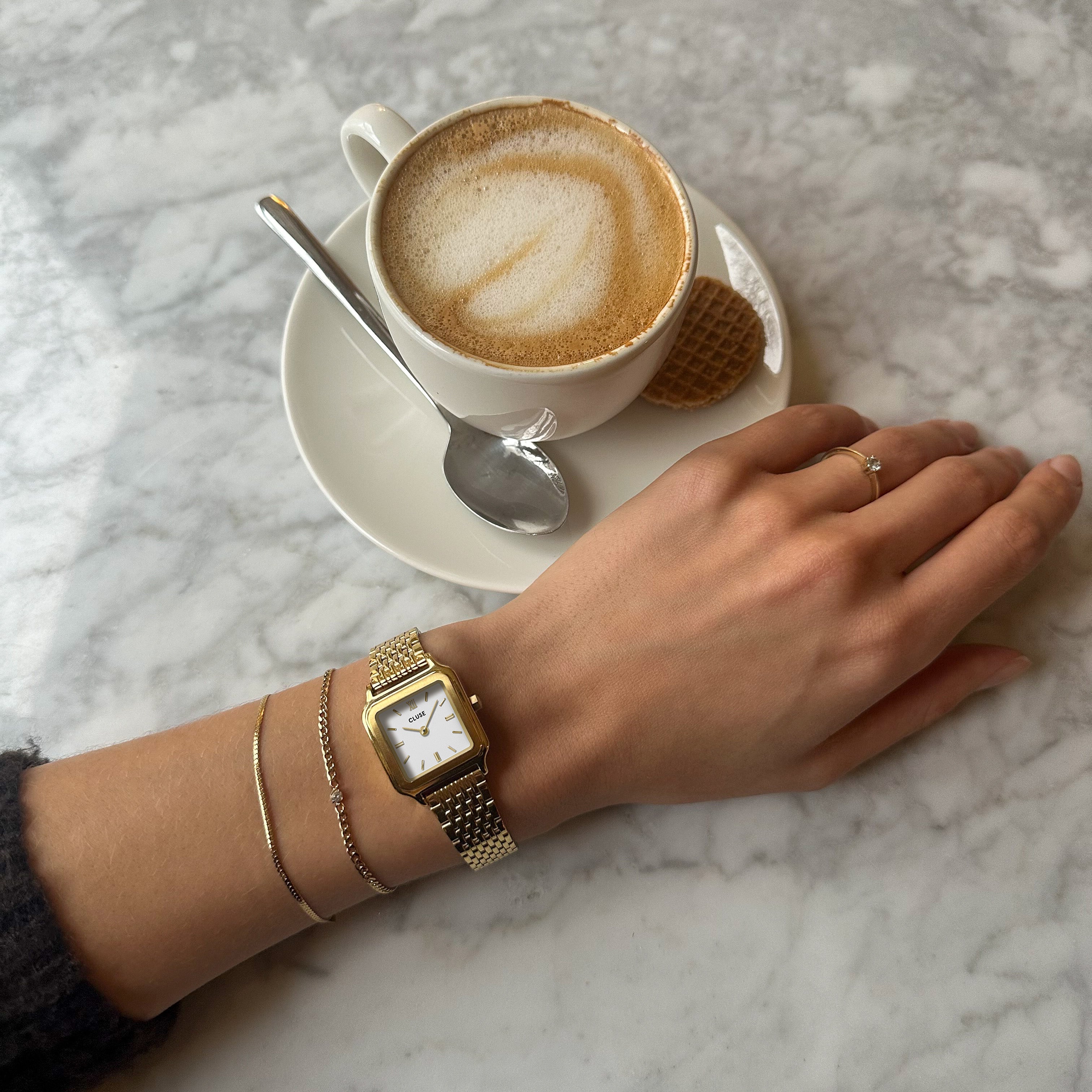 Montre Petite Gracieuse en Acier, Couleur Blanche et Dorée