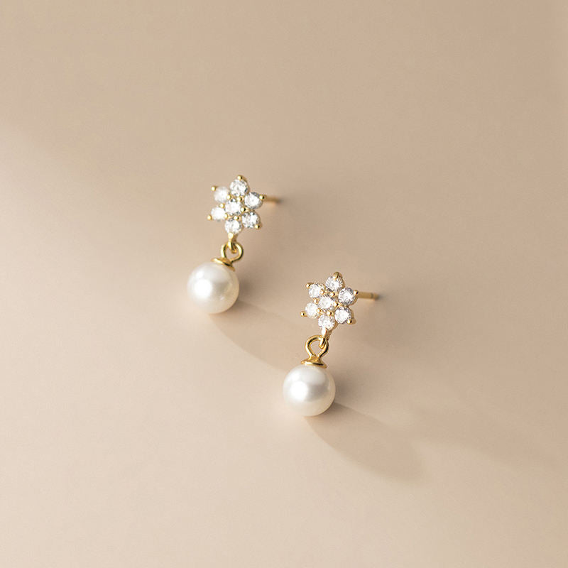 Flower Pearl Stud Earrings