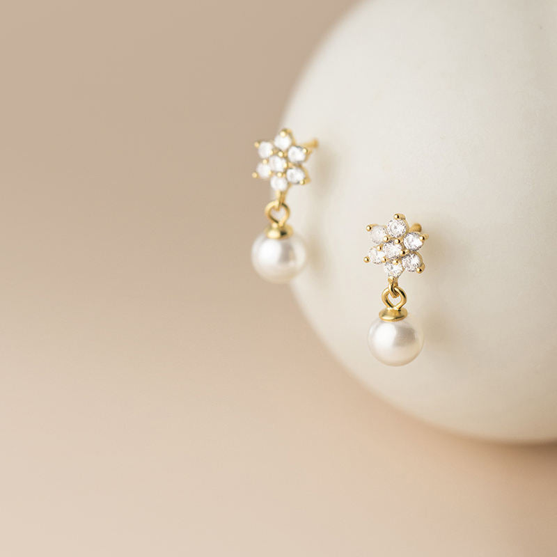 Flower Pearl Stud Earrings
