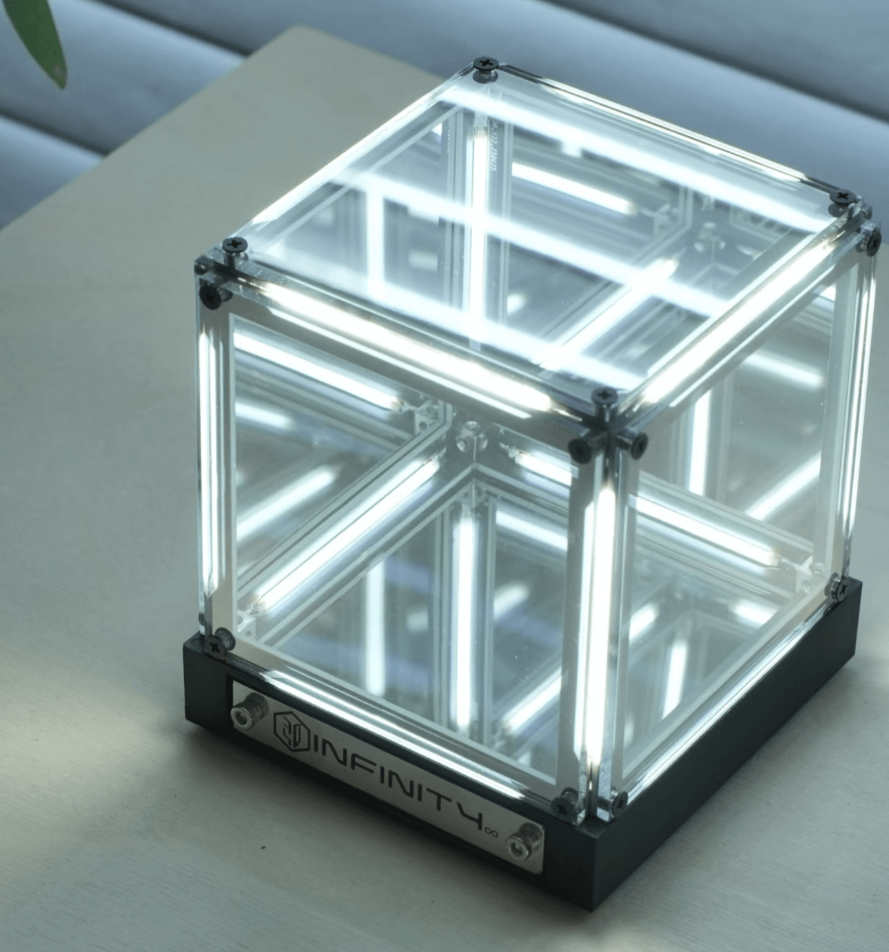 Lumière Ambiante Cyberpunk – Lampe de Bureau "Trou Noir 4D" avec Éclat LED