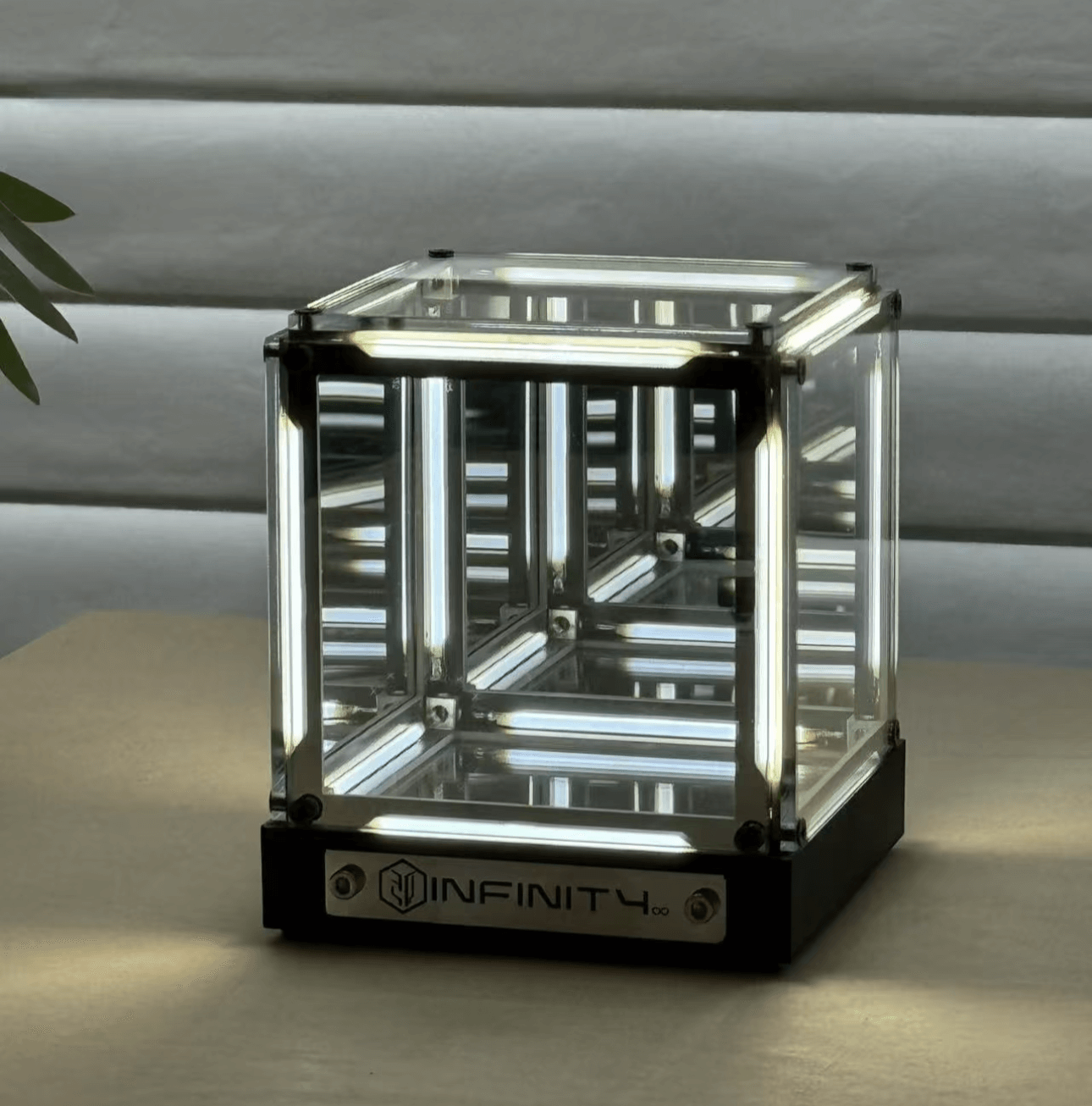 Lumière Ambiante Cyberpunk – Lampe de Bureau "Trou Noir 4D" avec Éclat LED