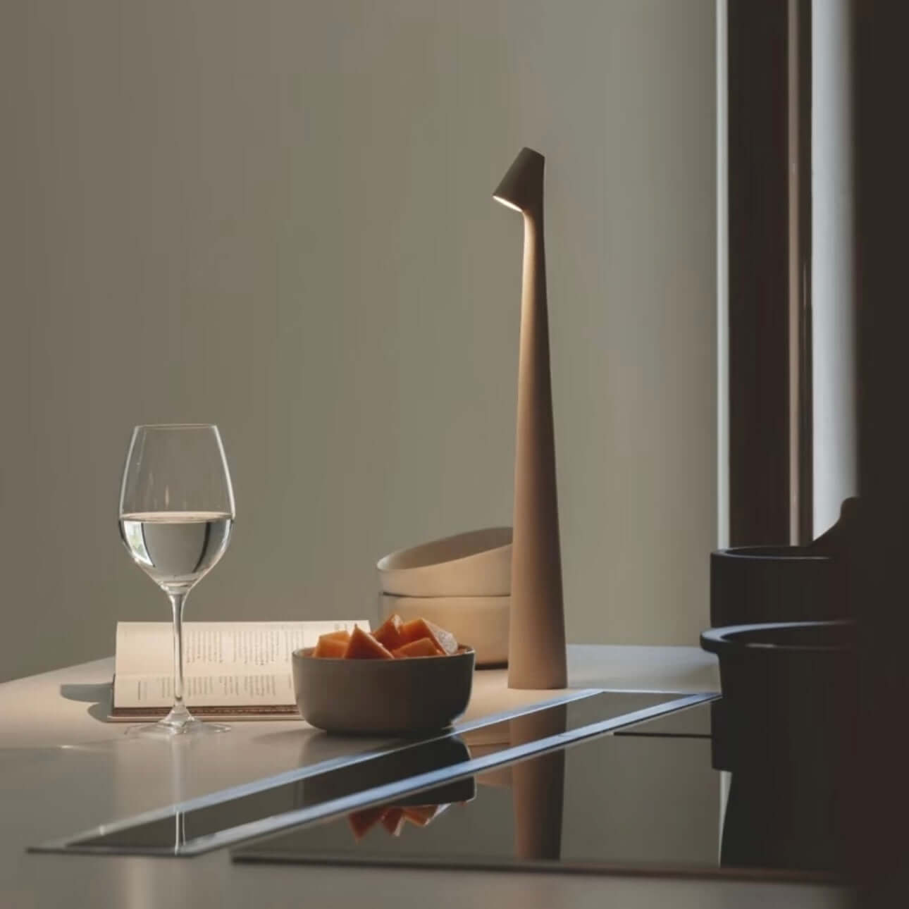 Lampe de Bureau LED à Contrôle Tactile – Rechargeable, Ajustable, Amie des Yeux