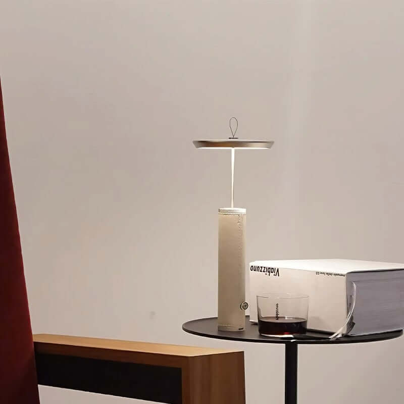 Lampe de Table Portable Rechargeable – Design Moderne en Aluminium &amp; Cuir