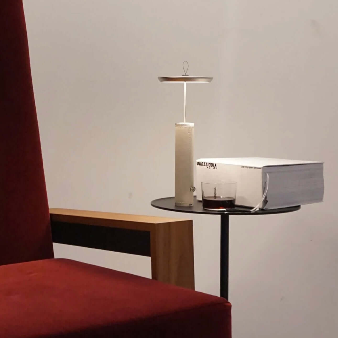 Lampe de Table Portable Rechargeable – Design Moderne en Aluminium &amp; Cuir