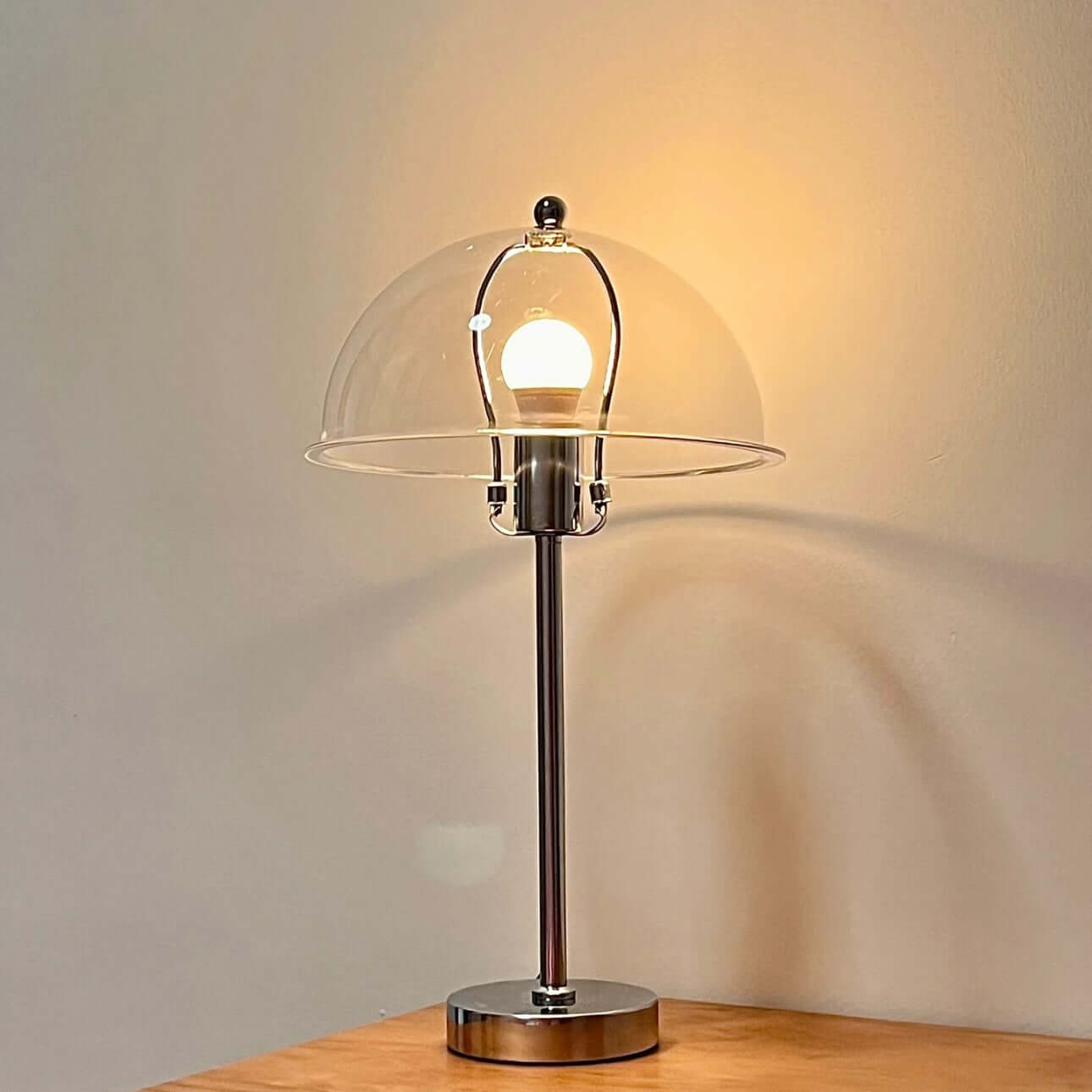 Lampe de Table Acrylique Bauhaus | Luminosité Ajustable & Lumière Douce