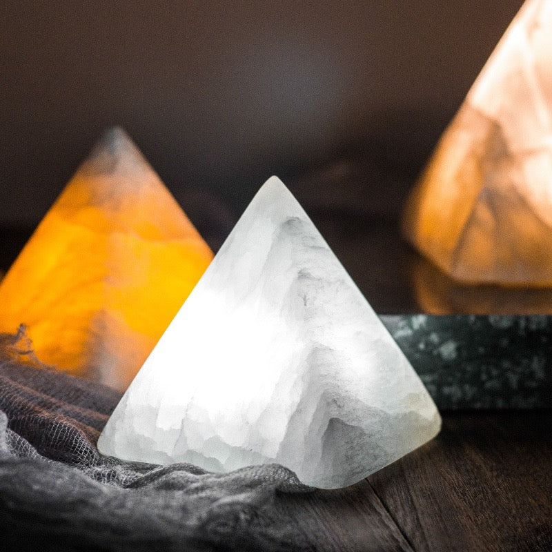 Lampe de Nuit LED en Pyramide de Gypse – Mini Lampe Ambiante de Chevet