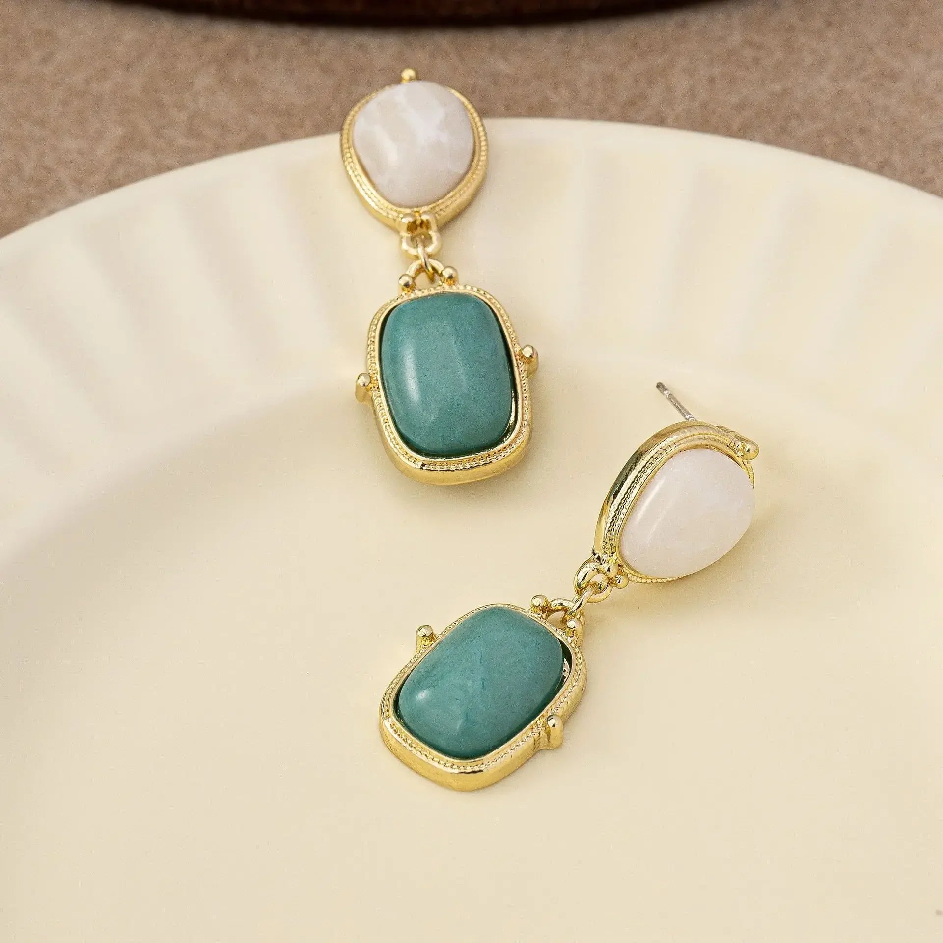 Boucles d'oreilles classiques et à la mode