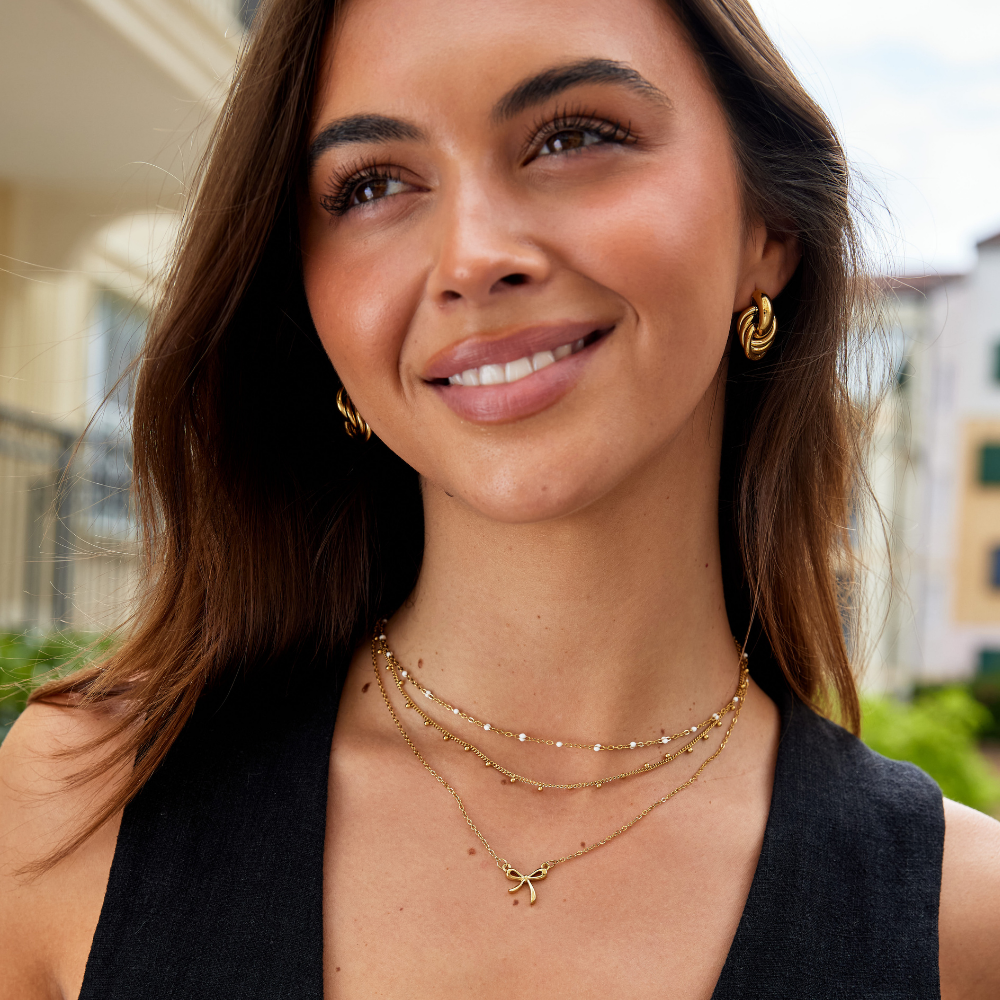 Collier en perles blanches propres