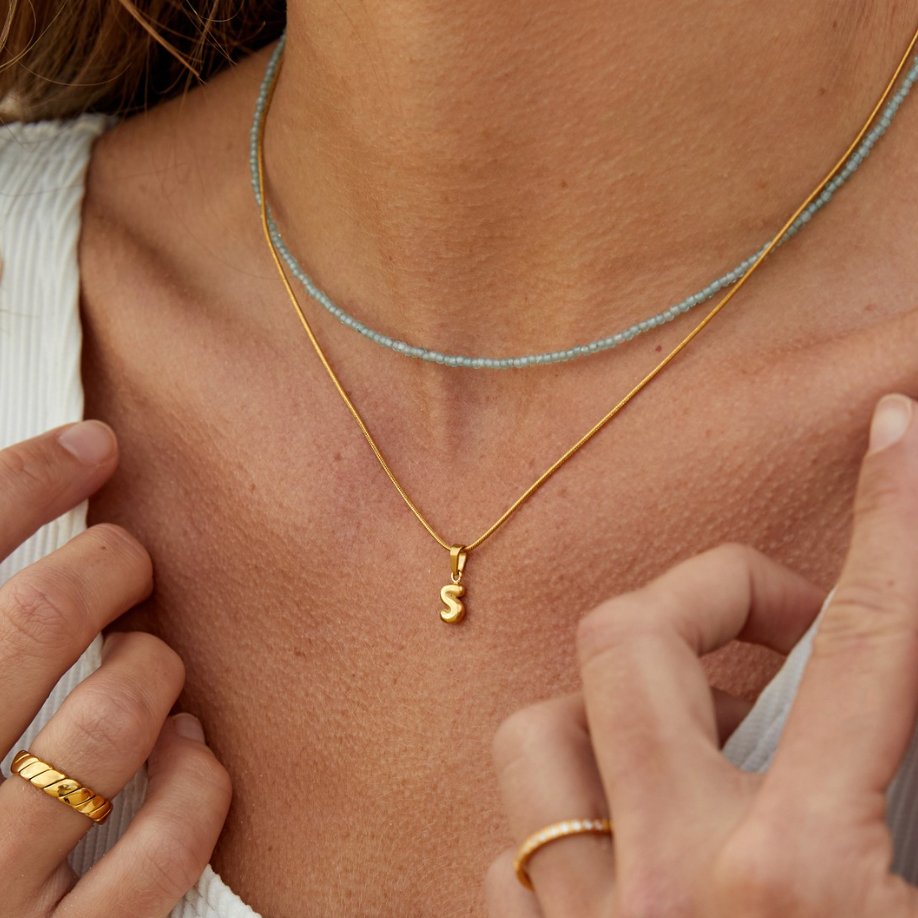 Collier en lettres bulle sophistiqué