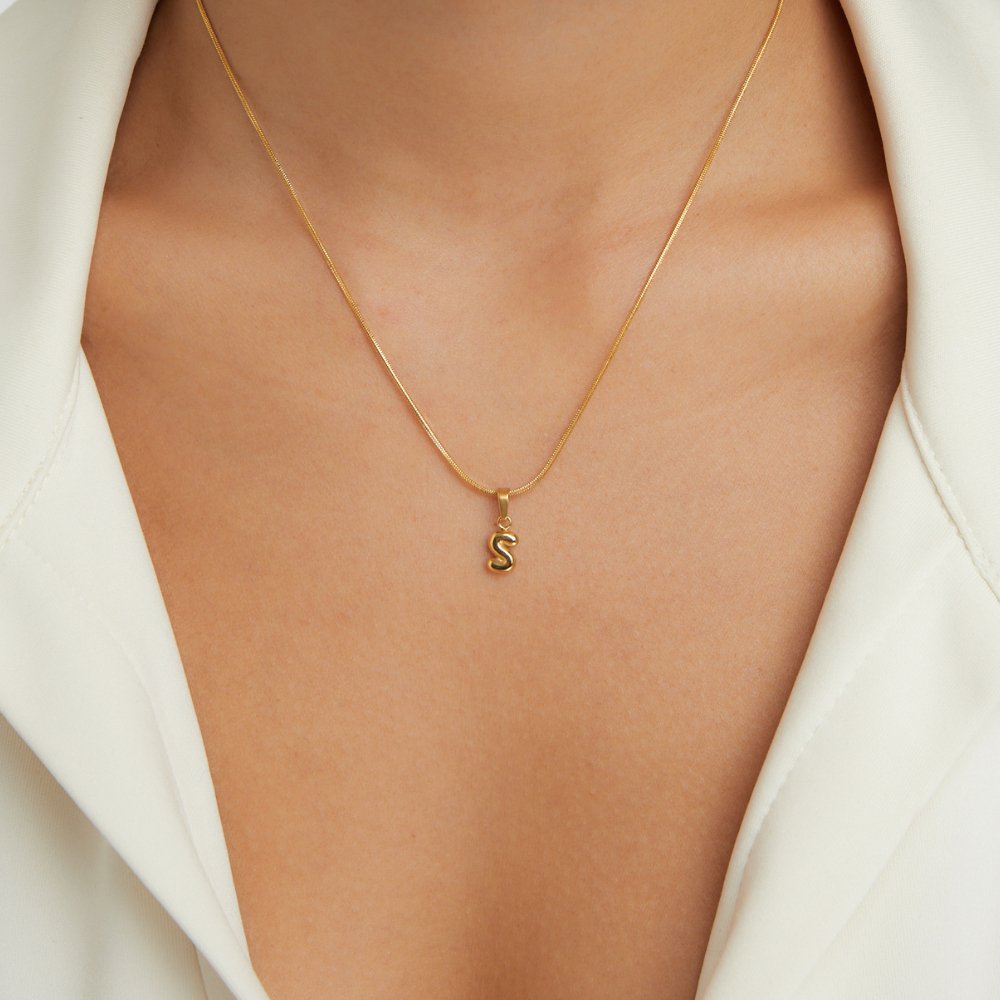 Collier en lettres bulle sophistiqué