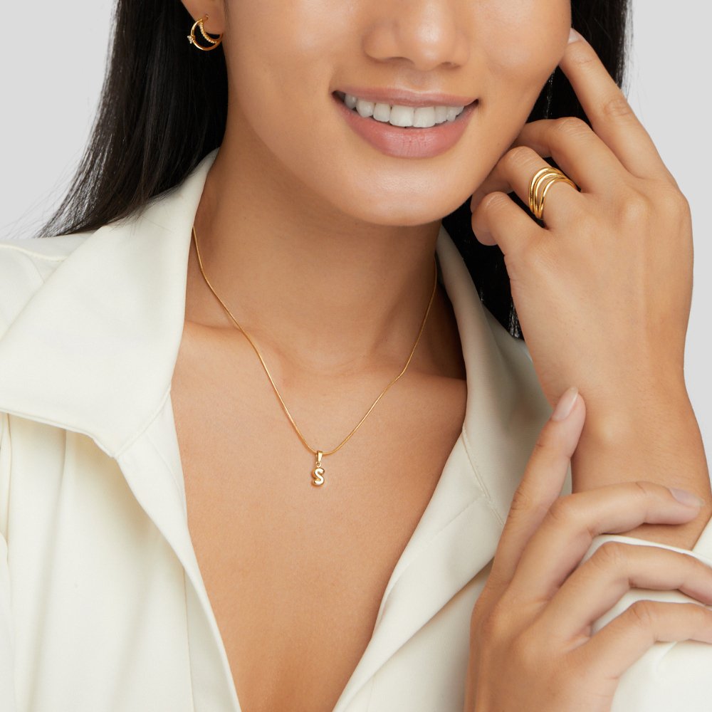 Collier en lettres bulle sophistiqué