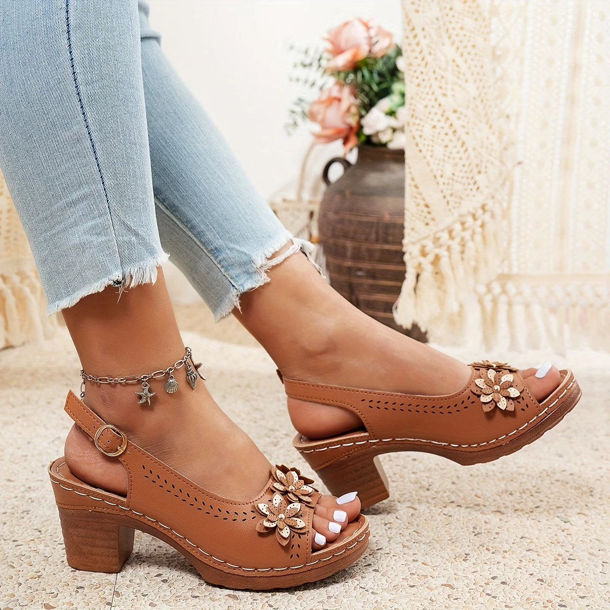 DIANA | SANDALES À TALONS ÉPAIS STYLÉES