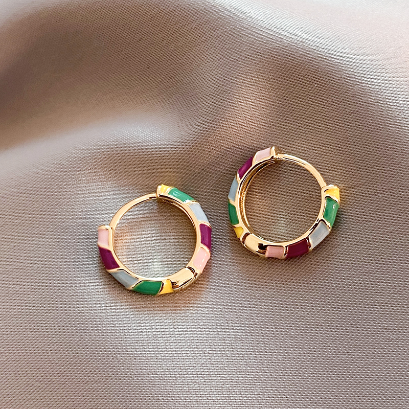 Boucles d'Oreilles en Émail Doré Chic