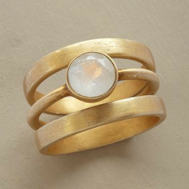 Bague Vintage en Or et Pierre de Lune Incrustée