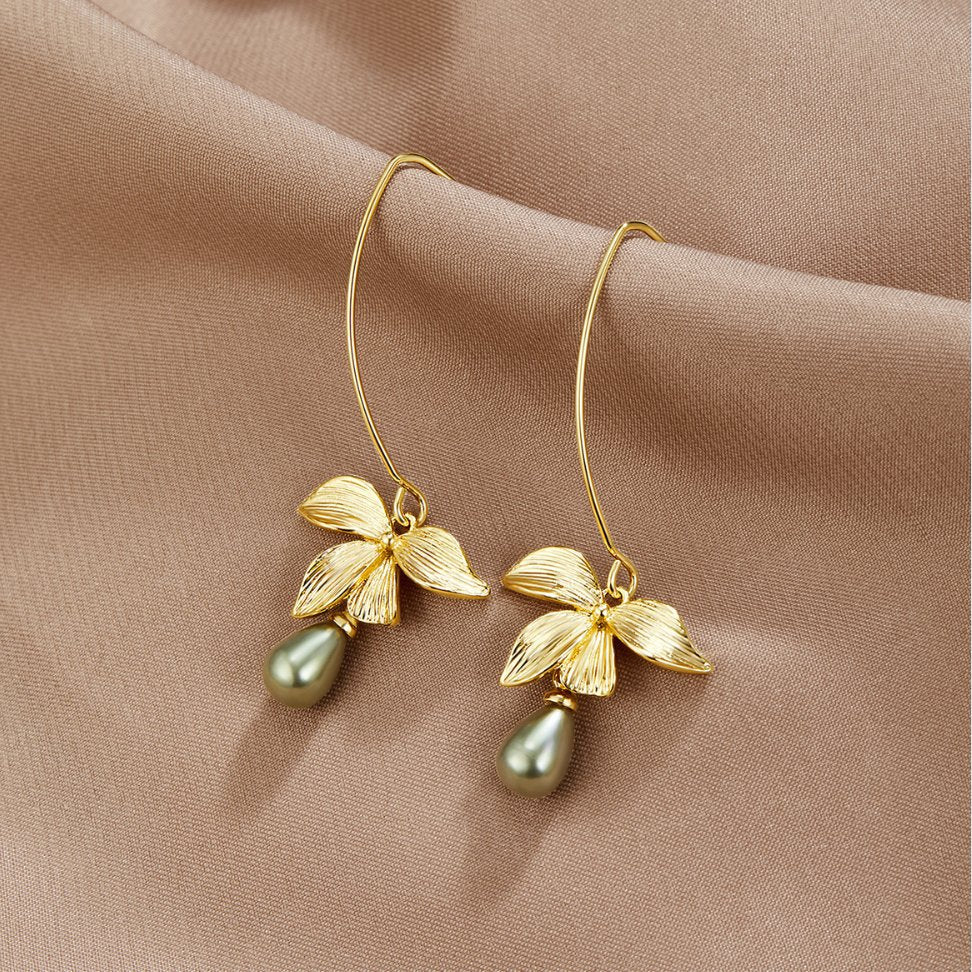 Boucles d'oreilles en perles de jade et en pétales