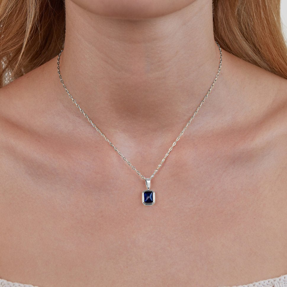Collier en Argent avec Pendentif Bleu Marine