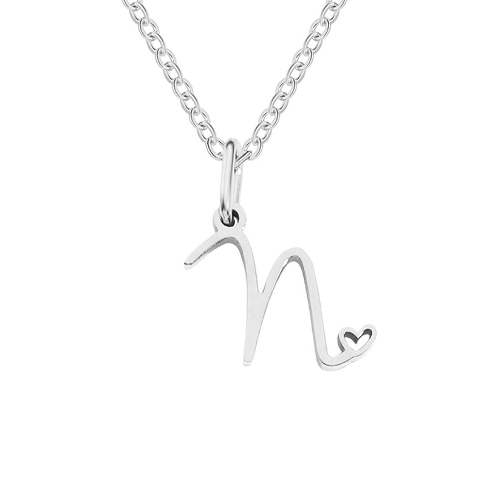 Collier en argent en forme de cœur avec initiale