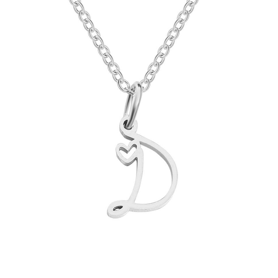 Collier en argent en forme de cœur avec initiale