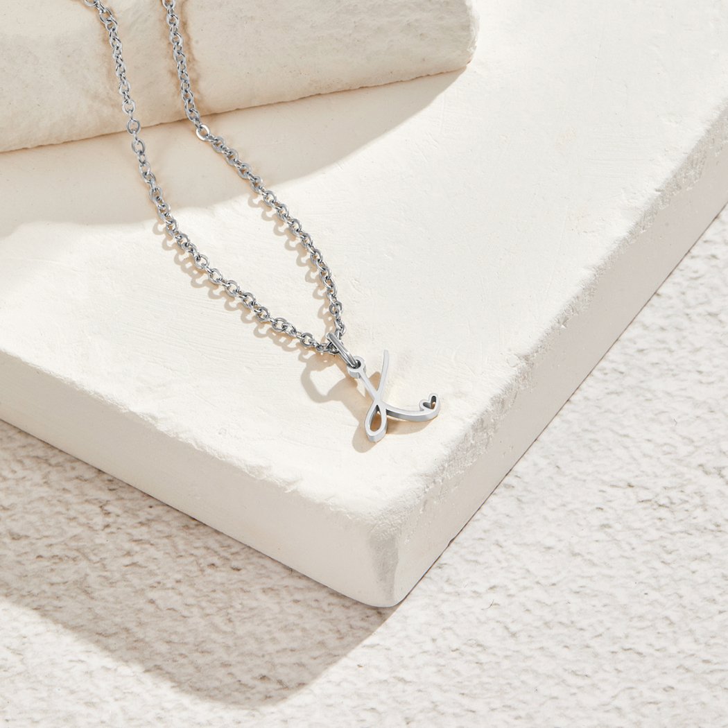 Collier en argent en forme de cœur avec initiale